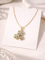 Daisy Bloom Floral Pendant Necklace