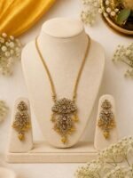 Golden Kundan Pendant Necklace Set