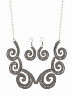 Swirl Heritage Necklace Set - Image 4