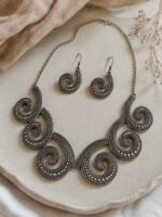 Swirl Heritage Necklace Set - Image 3